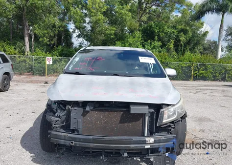 2016 Kia Sedona Lx z USA, uszkodzony, nr VIN KNDMB5C11G6163213